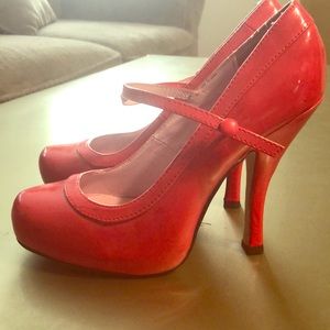 Leg Avenue Shoe Collection size 7, Red.